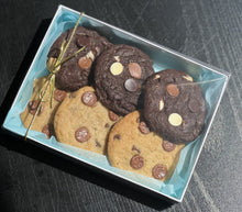 Load image into Gallery viewer, Rakhri Mini Cookie Box
