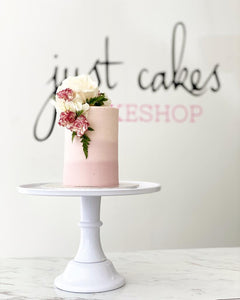 Size: 4" one tier. Icing exterior: Dusty pink ombre